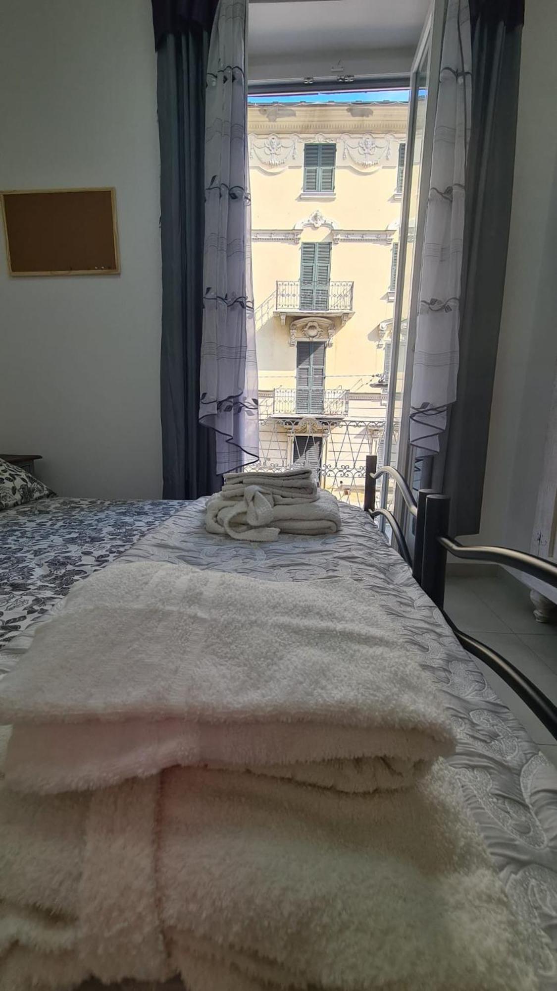Amici Holidey Camera Stazione Guest house